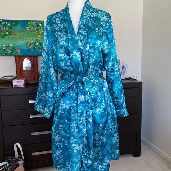 BRAND NEW SILK ROBE - Picture 1 of 7